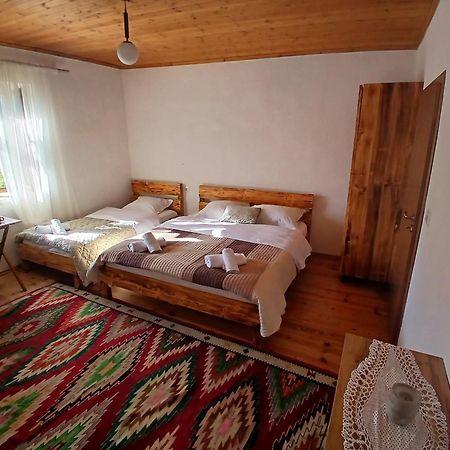 Bujtina Tusha Hotel Priska e Madhe Bagian luar foto
