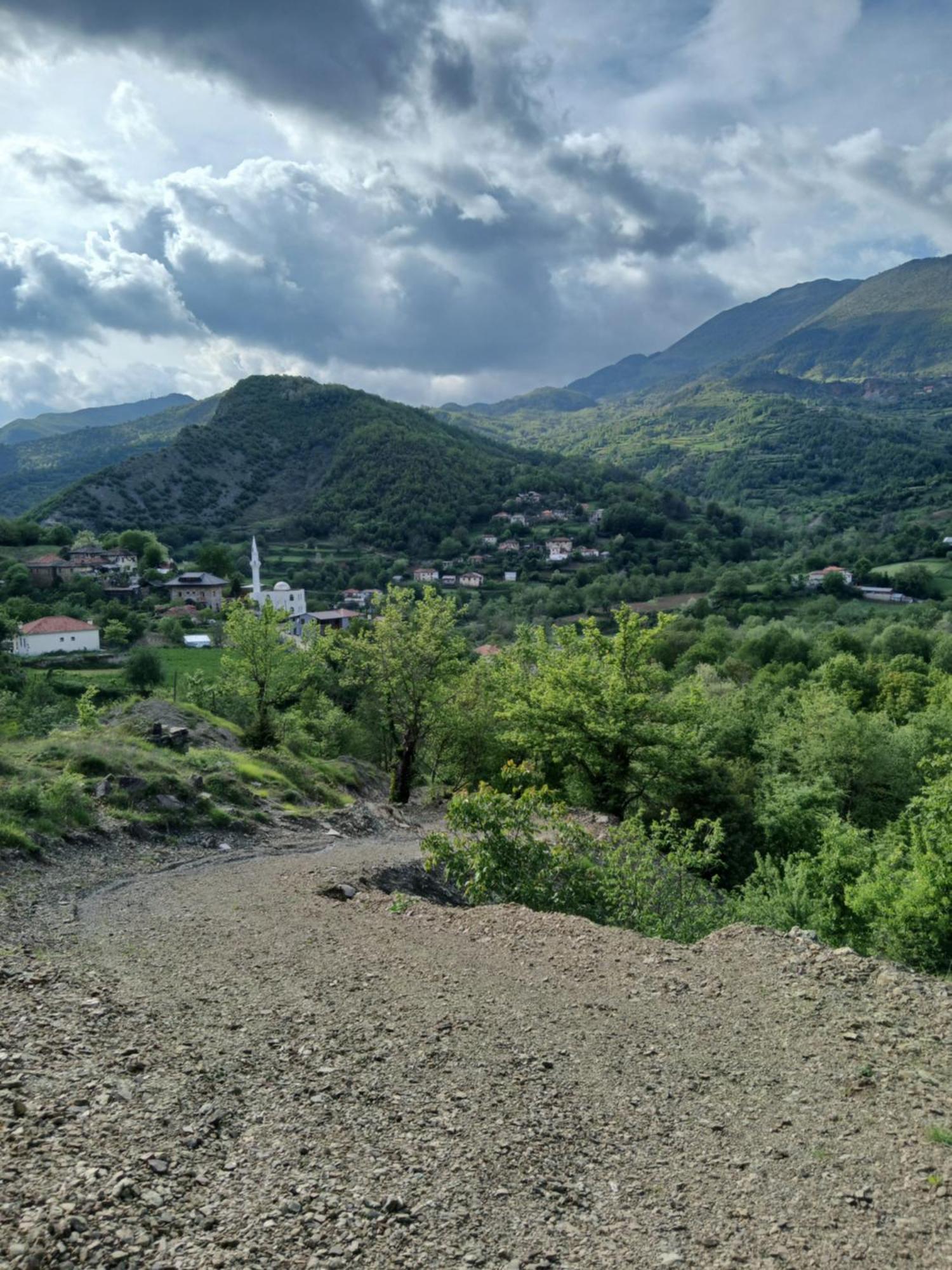 Bujtina Tusha Hotel Priska e Madhe Bagian luar foto