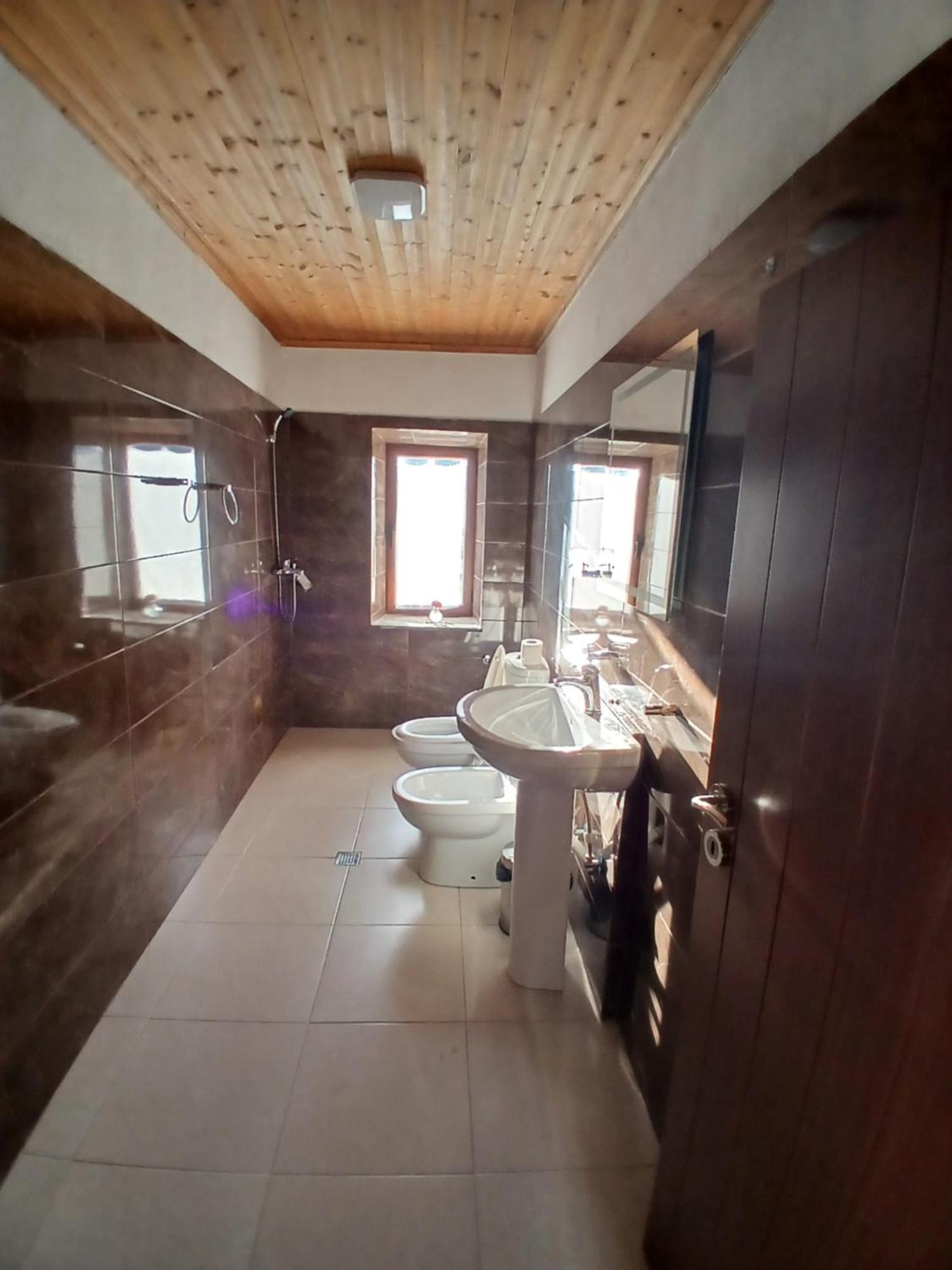 Bujtina Tusha Hotel Priska e Madhe Bagian luar foto