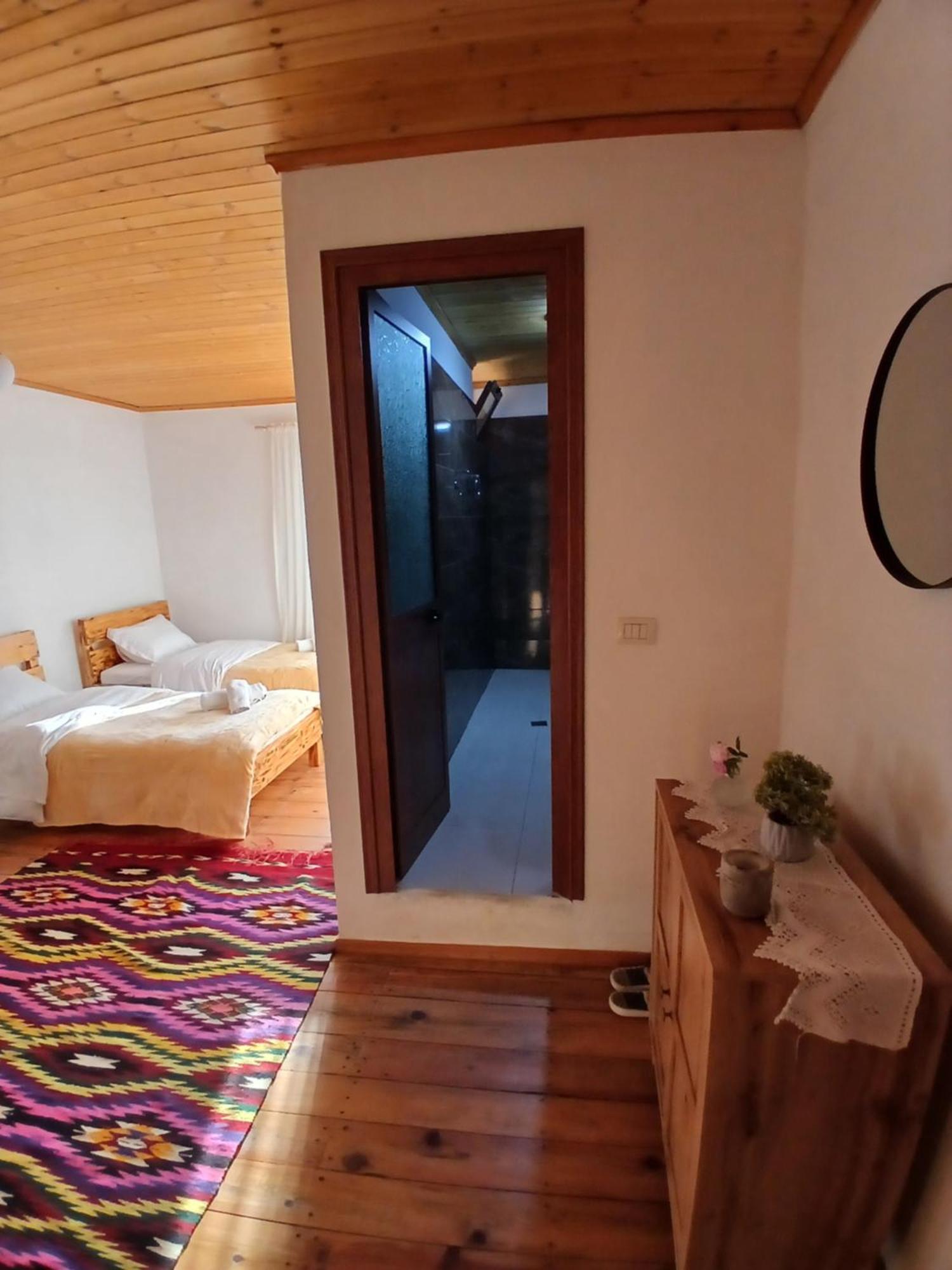 Bujtina Tusha Hotel Priska e Madhe Bagian luar foto