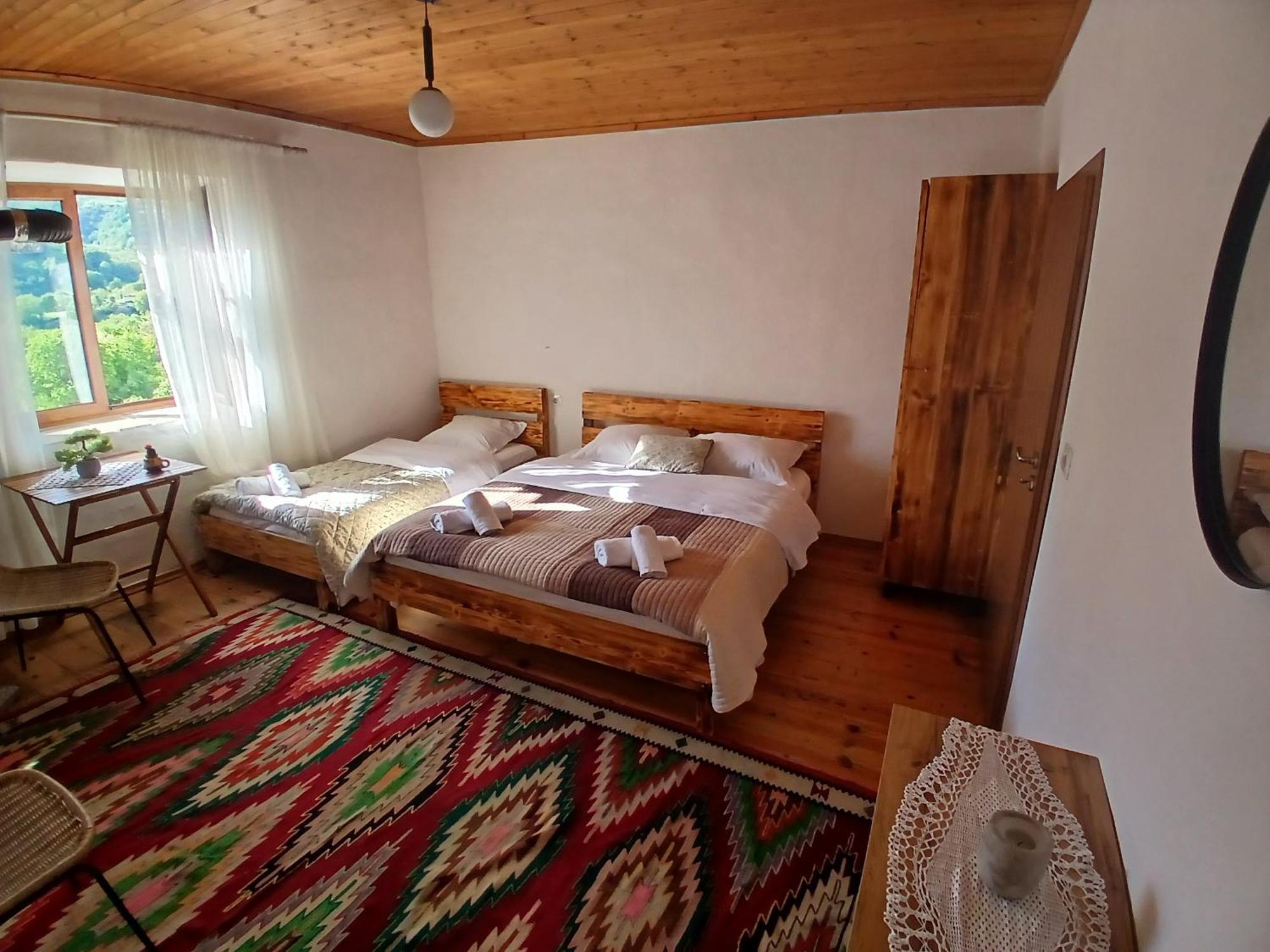 Bujtina Tusha Hotel Priska e Madhe Bagian luar foto