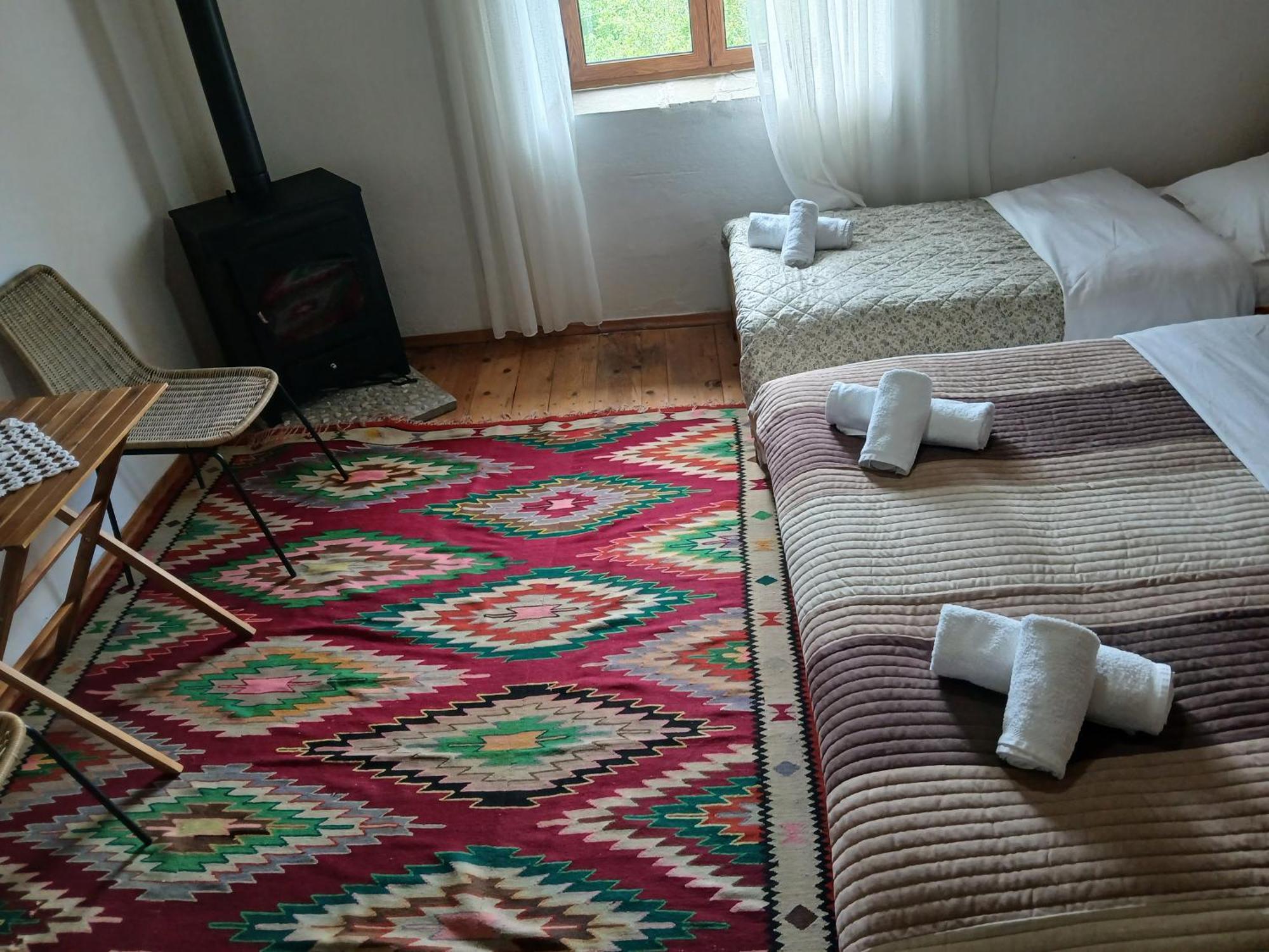 Bujtina Tusha Hotel Priska e Madhe Bagian luar foto